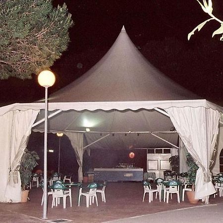 La Imperial Hotel Luceni Bagian luar foto