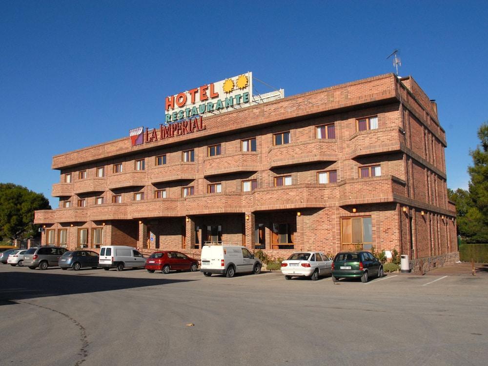 La Imperial Hotel Luceni Bagian luar foto