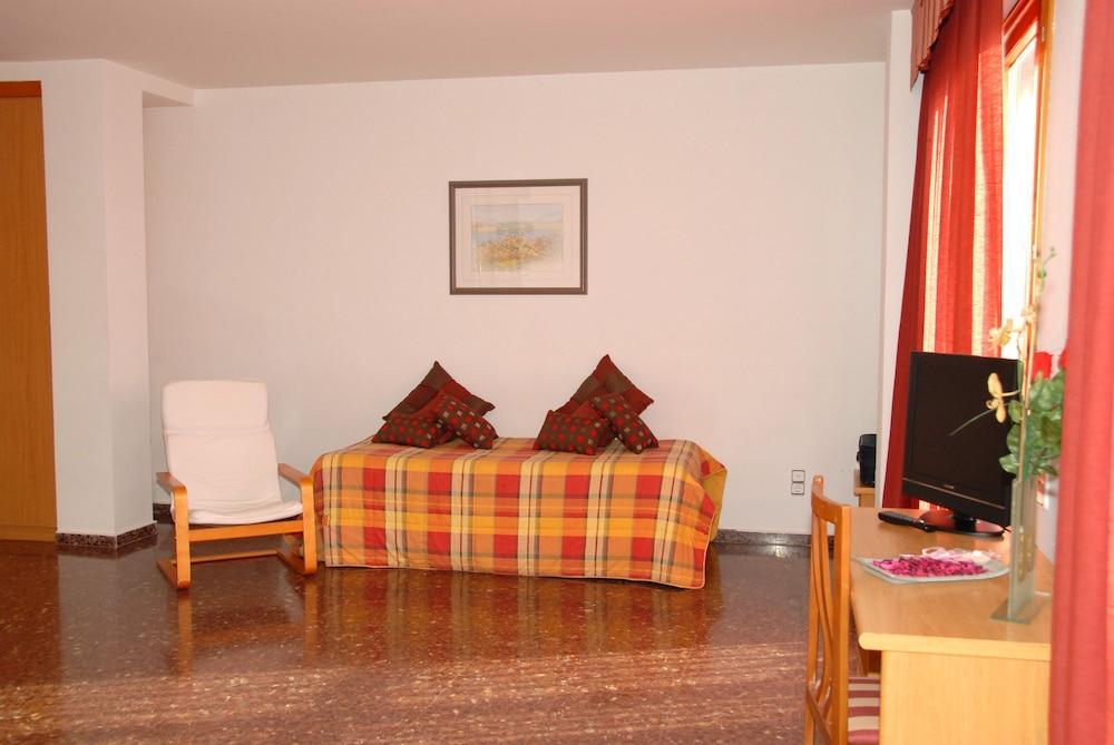 La Imperial Hotel Luceni Bagian luar foto