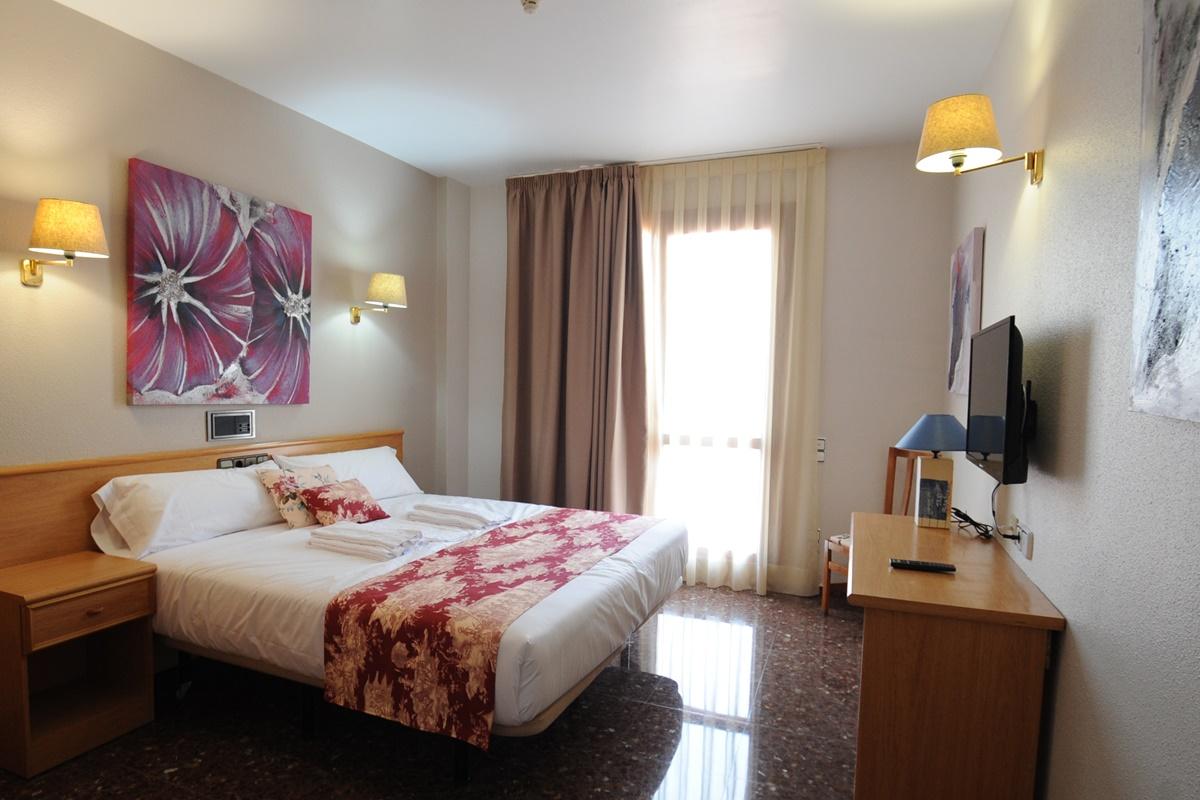 La Imperial Hotel Luceni Bagian luar foto