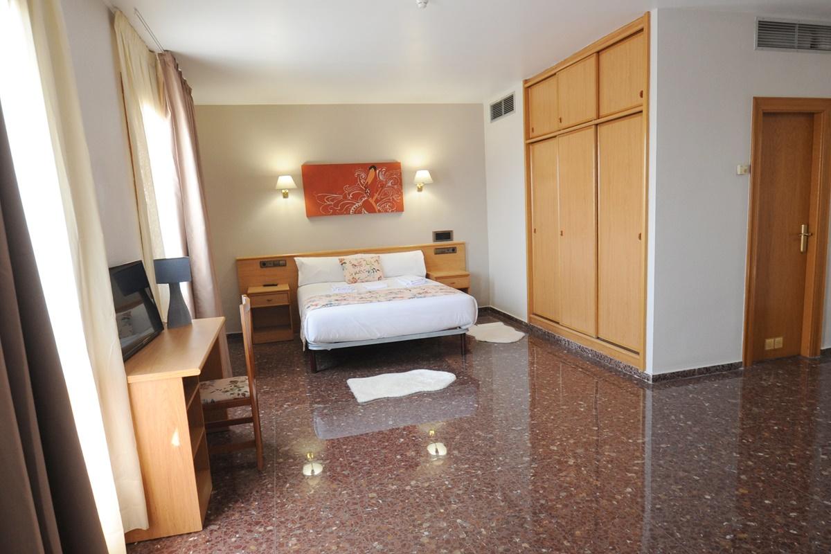 La Imperial Hotel Luceni Bagian luar foto
