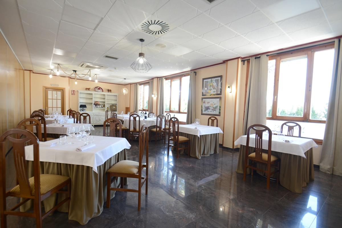 La Imperial Hotel Luceni Bagian luar foto